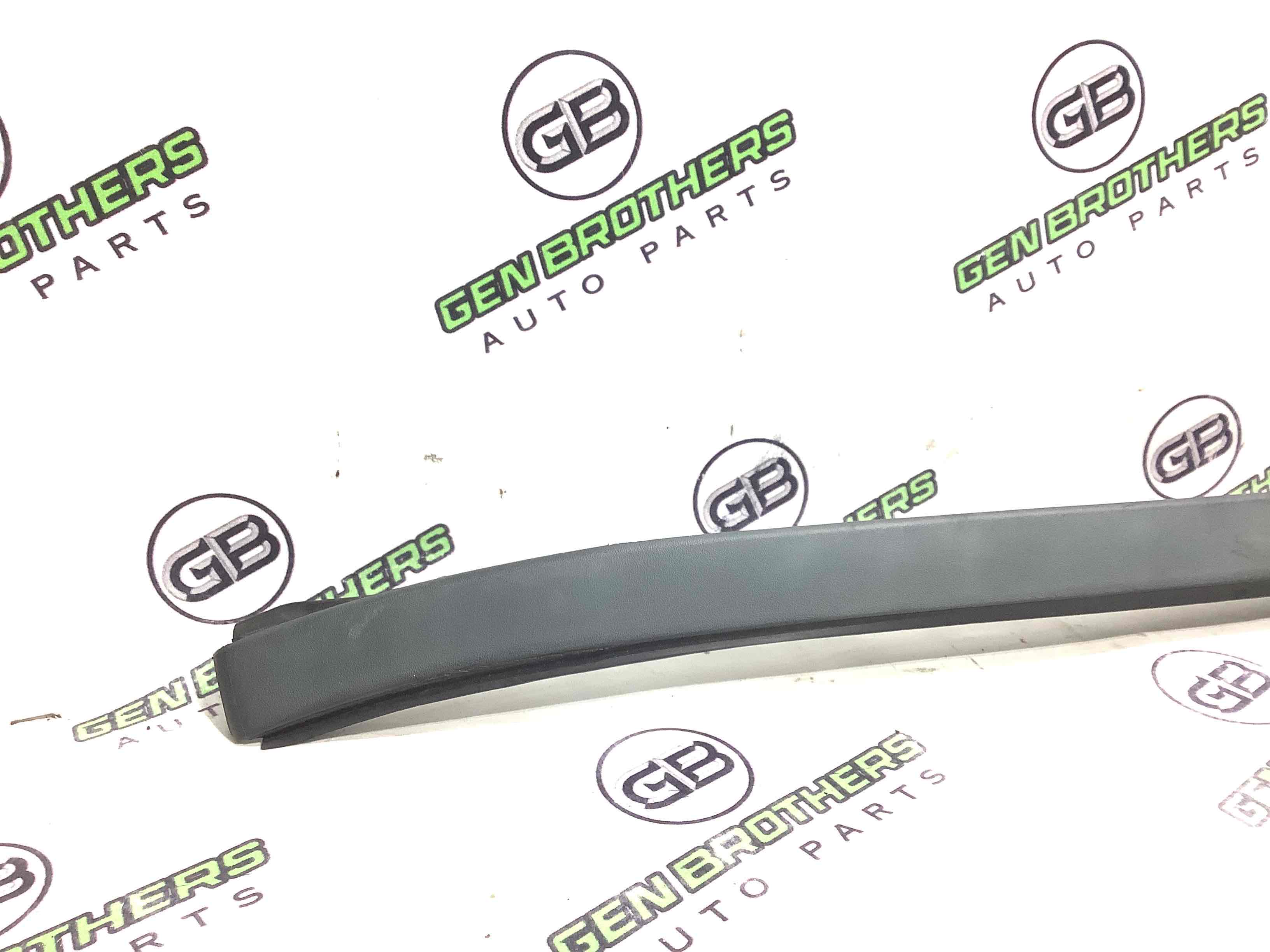 Молдинг лобового скла