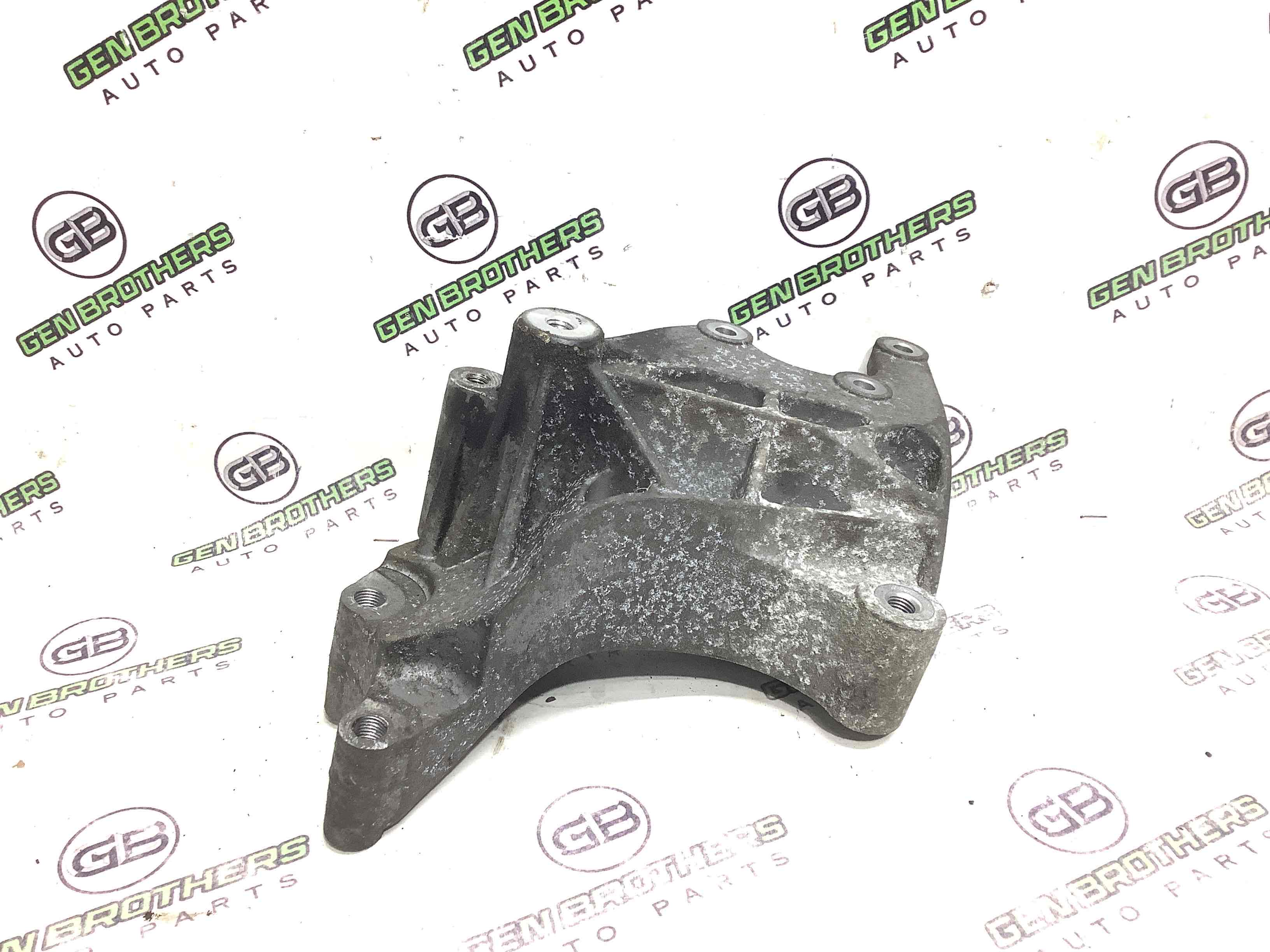 Генератор, кронштейн генератора