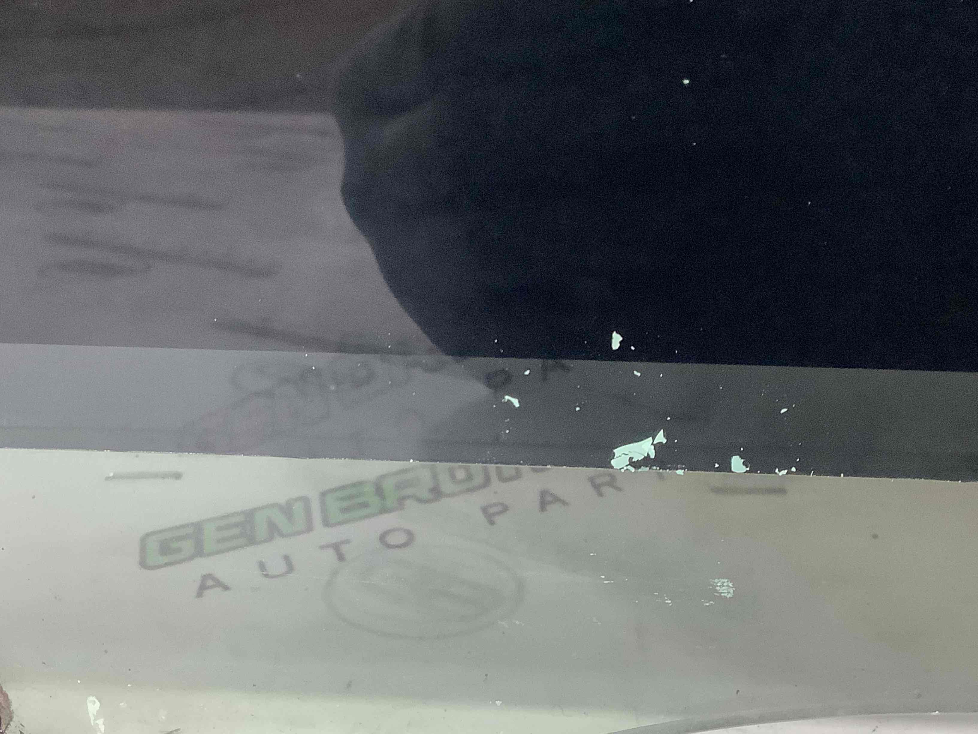 Скло заднє праве